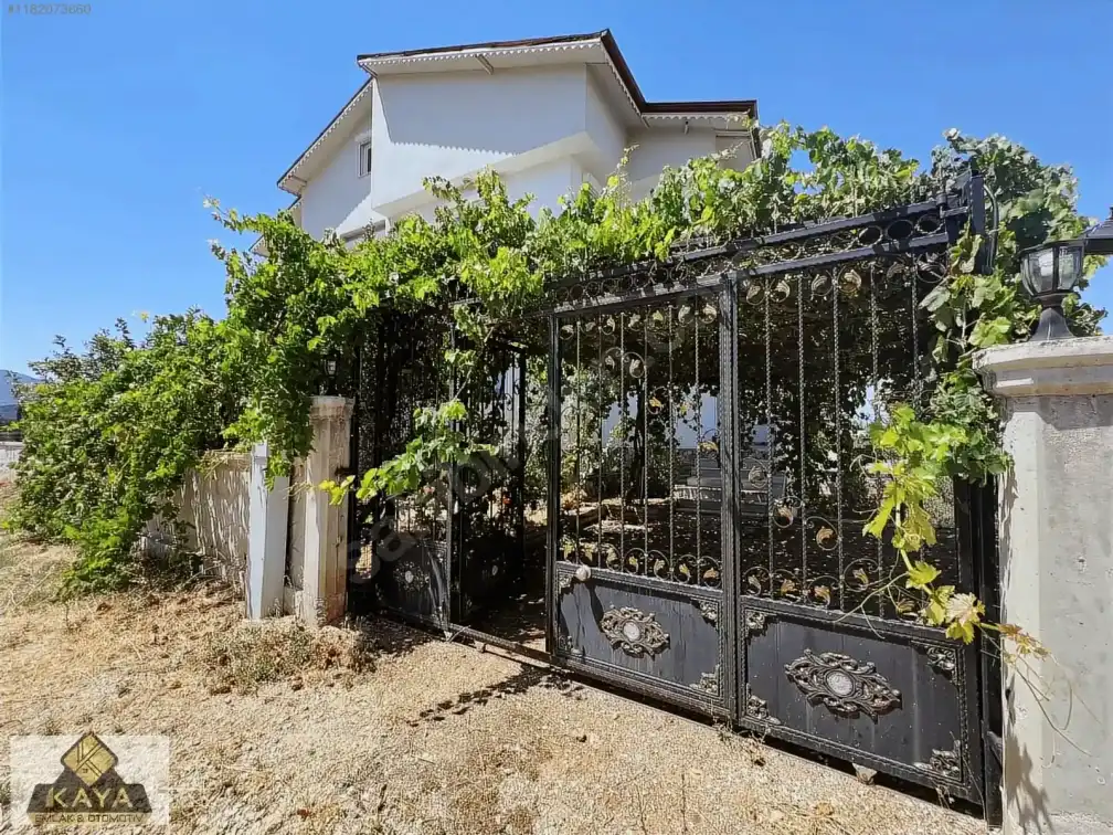 Doğa Manzaralı Kapalı Otoparklı Köşe Parsel 3+1 Villa — fotoğraf 1