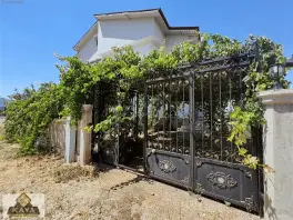 Doğa Manzaralı Kapalı Otoparklı Köşe Parsel 3+1 Villa — fotoğraf 1