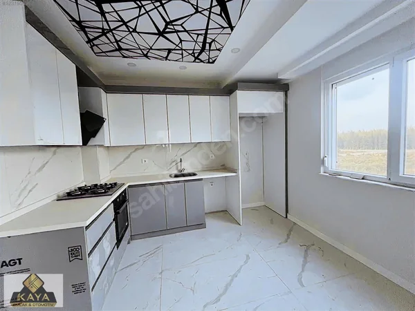 Katta tek lüks site ve caddeye yakın geniş 3+1 — fotoğraf 1