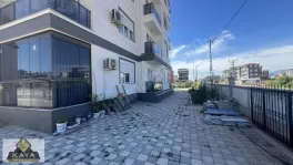 Hastane üniversite ve caddeye yakın Havuzlu Sığınaklı Katta 2+1 — fotoğraf 2