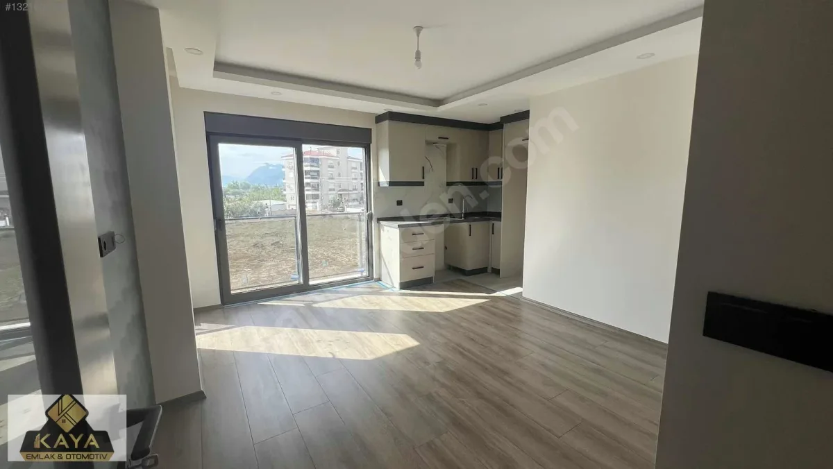 Krediye uygun Köşe Parsel Önü Tamamen Park alanı Katta şık 2+1 — fotoğraf 1