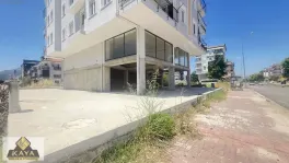 Atatürk Caddesi Üzeri Merkezi Konumda Kiralık Dükkan — fotoğraf 1
