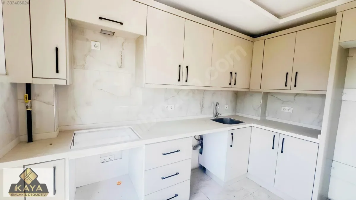 Caddeye Yakın Katta Doğalgazlı 2+1(AYNI BİNADA 2 DAİRE VAR) — fotoğraf 1