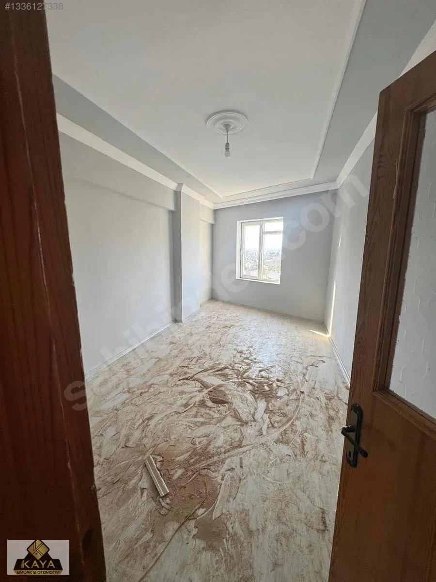 Atatürk caddesi üzerinde köşe başı 5/4 katı kiralık — fotoğraf 1
