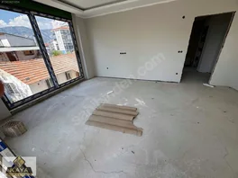 Döşemealtı Merkezde Havuzlu Site İçi Ebeveyn Banyolu 2+1 — fotoğraf 3