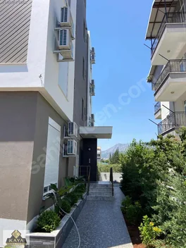 Yenıköyde Klimalı Katta Lüks 1+1 Kiralık — fotoğraf 3