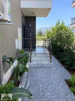 Yenıköyde Klimalı Katta Lüks 1+1 Kiralık — fotoğraf 6