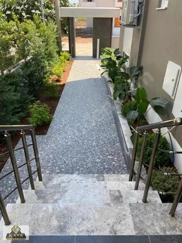 Yenıköyde Klimalı Katta Lüks 1+1 Kiralık — fotoğraf 7